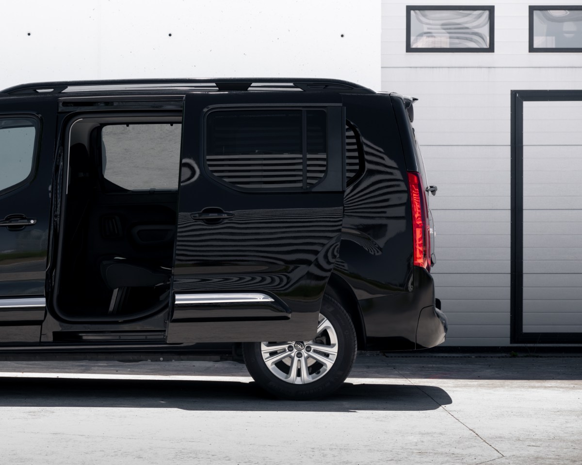 Toyota Prace Alquiler Luxevan