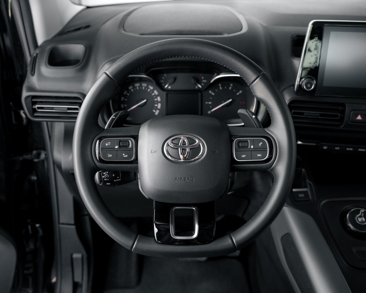 Toyota Prace Alquiler Luxevan