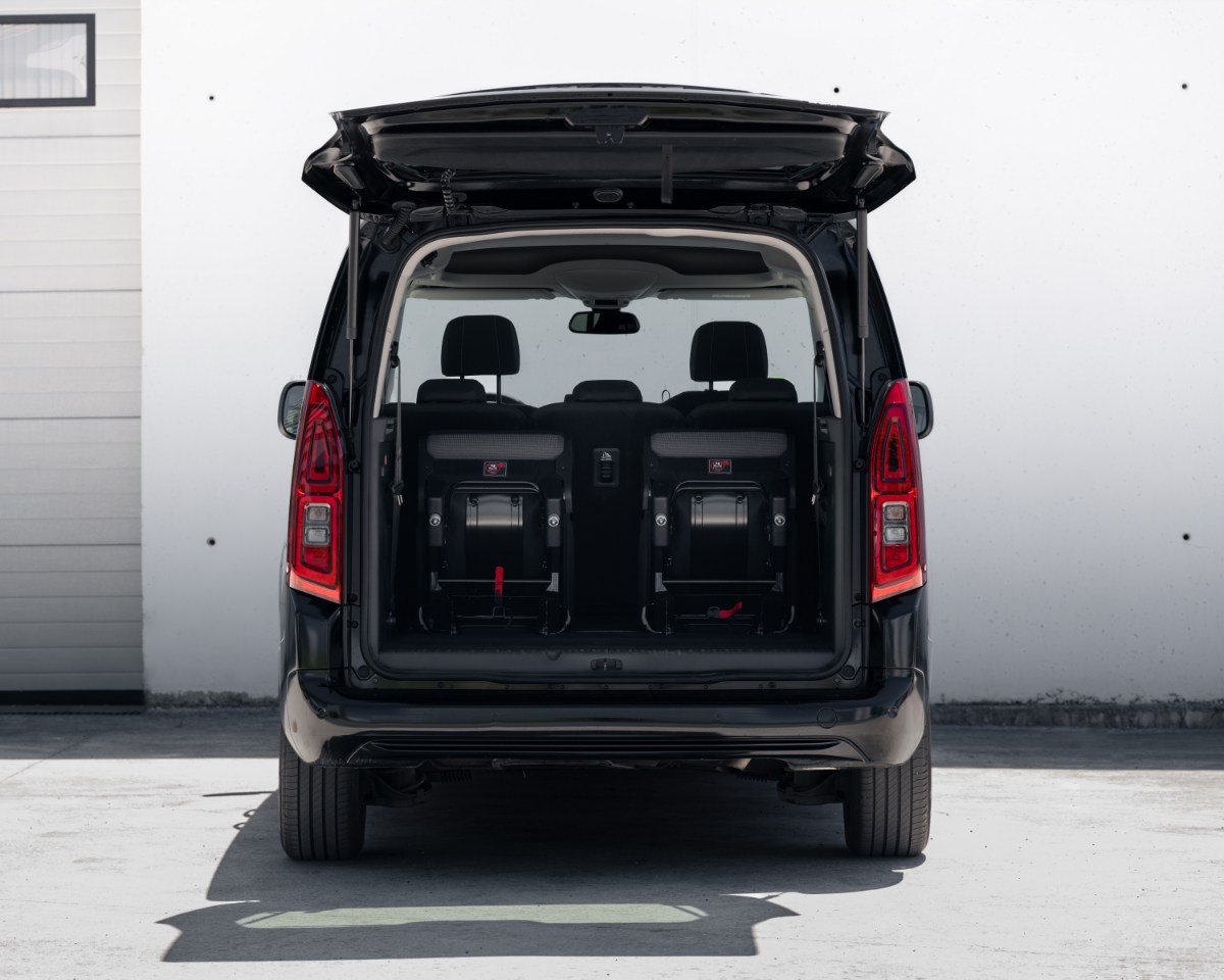 Toyota Prace Alquiler Luxevan