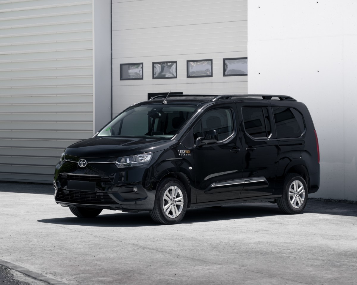 Toyota Prace Alquiler Luxevan